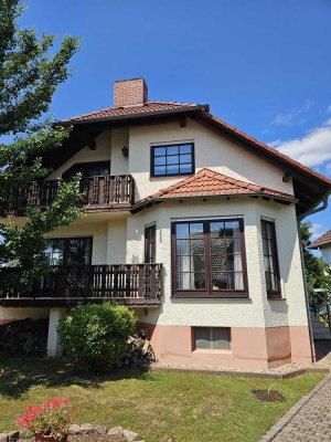 Attraktives Einfamilienhaus mit Garten, 2 Balkonen & Terrasse in Linsengericht