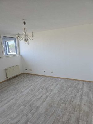 Renovierte und helle 1-Zimmer-Wohnung im Herzen von Mettmann zu vermieten. Zentraler geht's nicht!