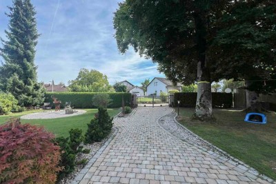 Wertiges Einfamilienhaus mit parkähnlichem Grundstück & großer Privatsphäre!