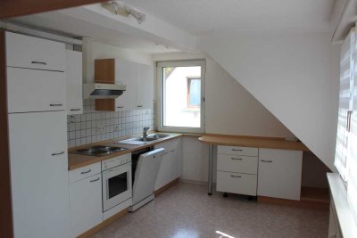 Helle 2-Zimmer DG-Wohnung, EBK, Balkon, in Bruchsal Untergrombach