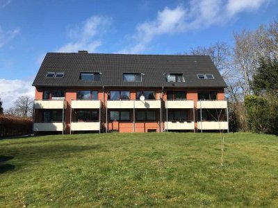 Sonnige 2-Zimmer-Kft.-Wohnung im Dachgeschoss mit Balkon und Einbauküche in Ellerbek