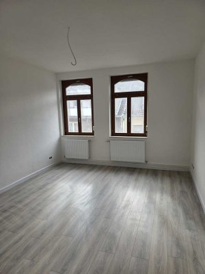 ERSTBEZUG NACH SANIERUNG ! 2 Zimmer Altbauwohnung mit Balkon & Fernwärme ab 01.01.2026