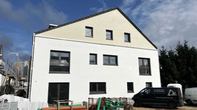Erstbezug mit Terrasse: Exklusive 4-Zimmer-EG-Wohnung in Seligenstadt