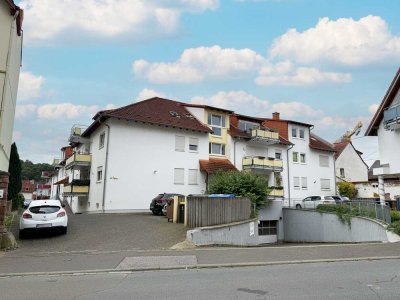 Gemütliche 2-Zimmer Dachgeschosswohnung mit Fernblick, Balkon und moderner Ausstattung