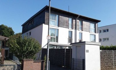 Stadtnah, modern, im grünen Ratingen am Angerbach