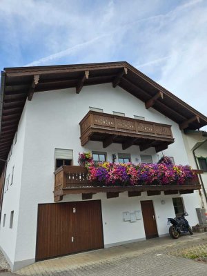 In Großholzhausen: Gepflegte Wohnung mit zwei Zimmern und Balkon
