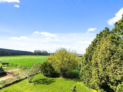 !PROVISIONSFREI! Großer Bungalow in Staufenberg-Landwehrhagen (231 m²): modernisiert in Randlage mit