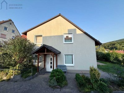 Zweifamilienhaus mit beeindruckendem Ausblick – Ideal für Eigenheim oder Kapitalanlage!