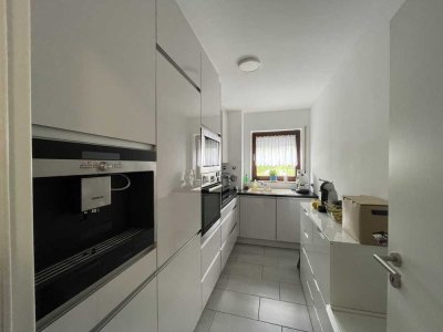 Modernisierte 2 Zimmer Wohnung mit Stellplatz und schönem Balkon