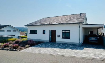 Modernes Leben im neuwertigen Bungalow mit Fernblick – Barrierefrei & Energieeffizienz A +