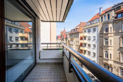 Modernisierte Zwei-Zimmer-Wohnung mit zwei Balkonen im angesagten Lehenviertel