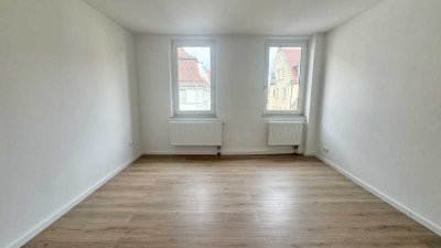 St. Peter ! Helle kernsanierte 2-Zi.-Altbau-Whg., 47m², Laminat, ohne Balkon, im 3.OG ohne Aufzug