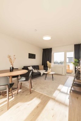 Helle frisch renovierte 2-Zimmer Wohnung mit Balkon und EBK