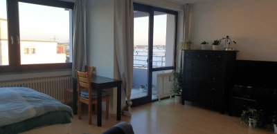 Schöne, sehr helle, teilmöblierte 1-Zimmer Wohnung in ruhiger Lage