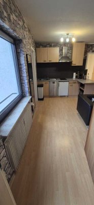 Single Wohnung mit Küche und begehbarem Kleiderschrank    BESICHTIGUNGSTERMINE TELEFONISCH AUSMACHEN