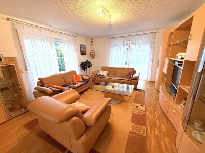 * Modernes Zweifamilienhaus mit schönen Grundstück *