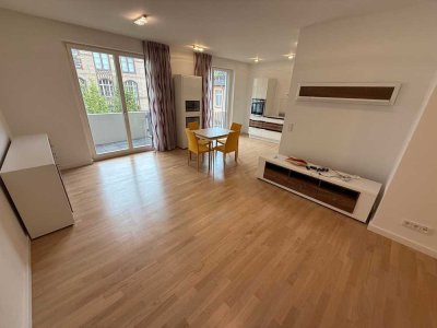 Stylisch möblierte Whg mit Balkon und Fitnessraum in Mitte!