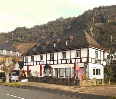 Investieren Sie in ein lukratives Objekt -  Restaurant mit Terrasse - direkt am Rhein - Neu saniert