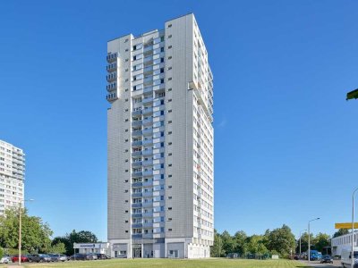 Attraktive Dachwohnung im Hochhaus: 1 Zimmer – kurzfristig bezugsfrei !