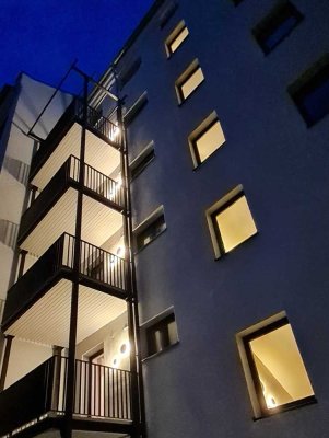 Provisionsfrei vom Eigentümer! Mit großem Balkon und PKW-Stellplatz, Erstbezug nach Sanierung.
