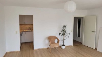 Neubezug: Helle 2-Zimmer-Wohnung mit großem Balkon