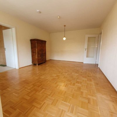 SCHÖN Immobilien:  gemütliche, bahnhofsnahe 2-Zi-Whg mit Loggia und Küche (Sa 09. Aug)