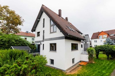 Großes 2-FH (bereits WEG-geteilt) mit Tageslichtbädern, Terrasse, Balkon, Garage und schönem Garten