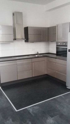 Ideal für Selbständige: Wohnen und  Büro/Verkauf in Einem.