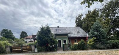 Groszügige Wohnung im EG, barrierefrei,  ruhige Lage, Parkplätze , circa 450 qm Grundstück