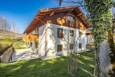 Erstbezug - schöne Gartenwohnung mit drei Tiefgaragenplätzen