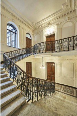 Einzigartige top sanierte Palais Wohnung mit einem Balkon!!