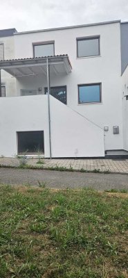 Großzügiges RMH - Komplett renoviert- Herrliche Lage !!!