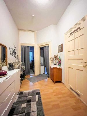 Schnäppchen! Vermietete Altbauwohnung mit Perspektive