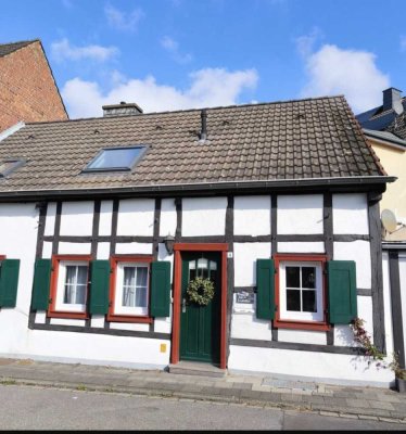 Charmantes Fachwerkhaus mit Gartenidylle / Kerpen-Sindorf