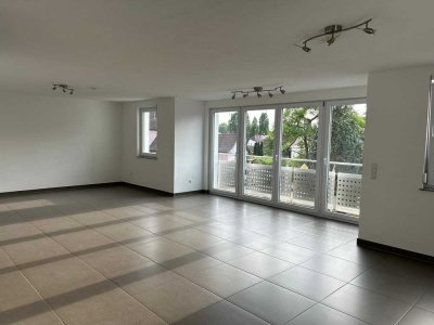 US-Army: 4-room-city-aparment // Luxuriöse 4-Zimmer-Wohnung mit Balkon/EBK im Zentrum Sindelfingens