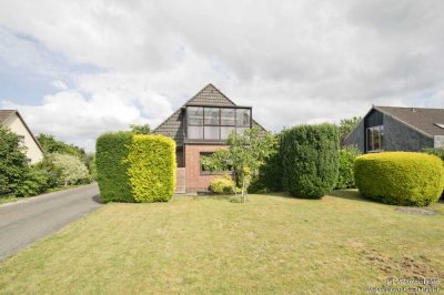 Großes Einfamilienhaus mit Vollkeller und Doppelgarage in Kirchhatten