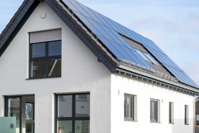 Lammersdorf | Neubau EnEv 40+ | Maisonette-Wohnung mit großem Balkon & Garage in 2FH