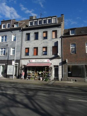 Zentrale 1,5-Zimmer-Wohnung (Altbau) in DU-Großenbaum schräg gegenüber vom Bahnhof Großenbaum