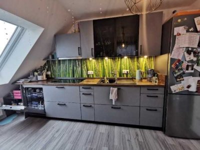 Großes Biesdorfer Dachgeschoss mit Balkon zwei Bäder und Kamin, WG möglich