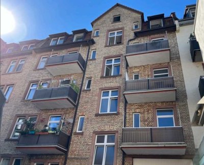 Geschmackvolle, sanierte 2-Zimmer-Wohnung mit Balkon und EBK in Heidelberg