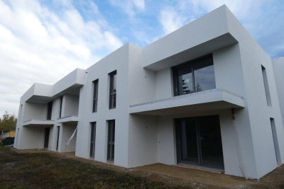 NIEDRIGENERGIE SÜDBALKON MIT GRÜNBLICK BEREITS BELAGSFERTIG