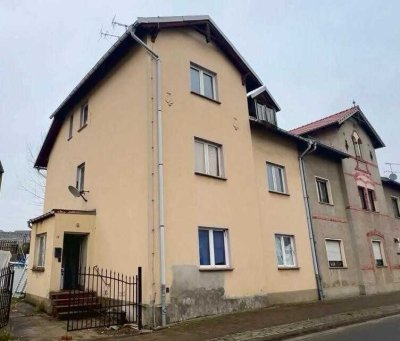 Sanierungsbedürftiges Mehrfamilienhaus mit viel Potenzial in Zahna
