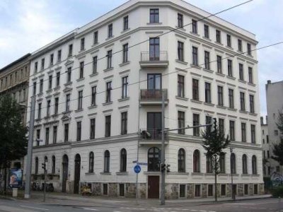 Lichtdurchflutete, großzügige 3-Zimmer-Wohnung mit Einbauküche im Waldstraßenviertel