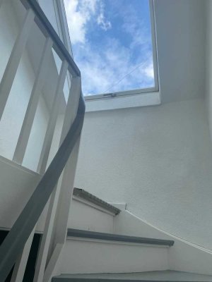 Kleine, helle, hübsche 2-Zi-DG-Wohnung zentral gelegen f. 1 Person