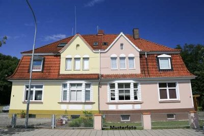 2-Familien-Doppelhaushälfte, nebst Garage