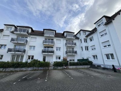 Sehr schöne 2-Zimmer-Dachgeschoss-Wohnung mit Balkon in Top Lage von Maintal-Bischofsheim