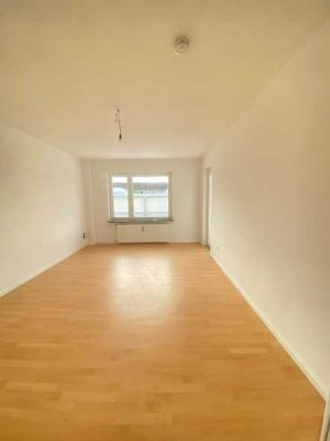 Provisionsfrei! Renovierte 3-Zimmer-Wohnung mit Loggia (Whg. 2)