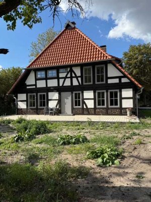 Kernsaniertes Zweifamilienhaus mit & 4910m² Grundstück mit Ausbaupotential
