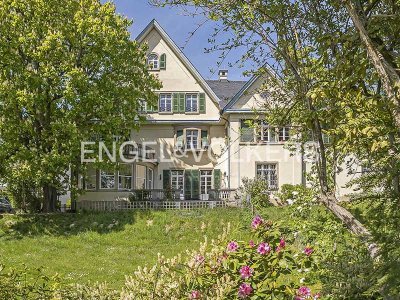 Traumhafte Stilaltbauwohnung über zwei Etagen mit Garten
