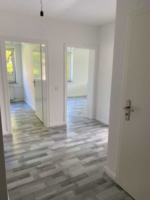 Quickborn City: Lichtdurchflutete 3 Zimmer mit Balkon & Blick ins Grüne